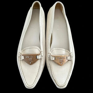 Prada Milan Italy Women’s 39 Cream Leather driving Shoes Loafers Logo Designer